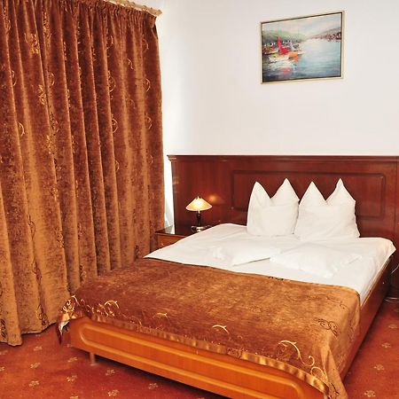 Hotel Emma Est 克拉奥华 外观 照片