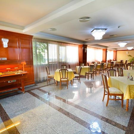 Hotel Emma Est 克拉奥华 外观 照片