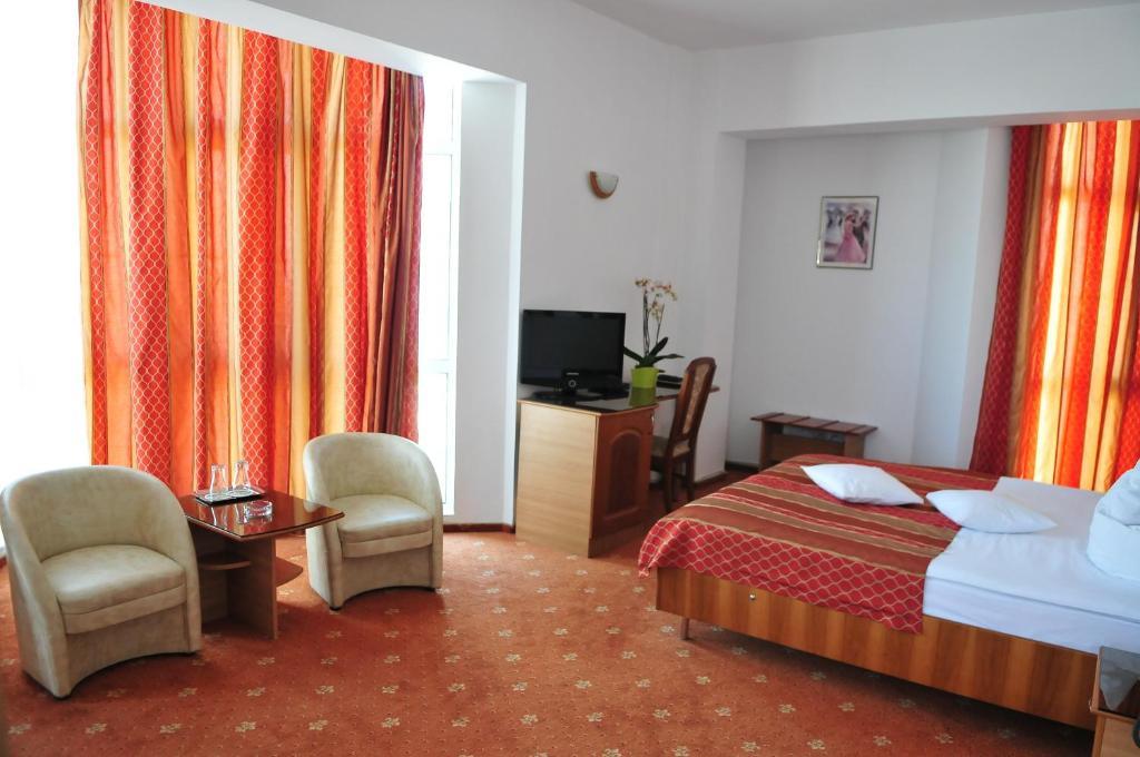 Hotel Emma Est 克拉奥华 外观 照片