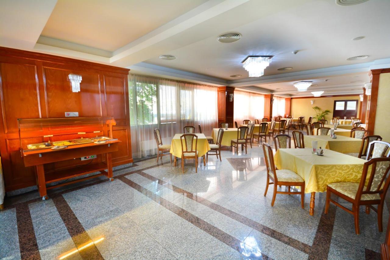 Hotel Emma Est 克拉奥华 外观 照片