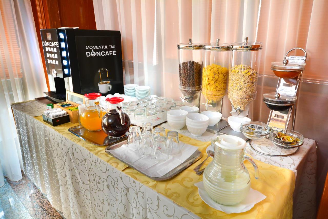 Hotel Emma Est 克拉奥华 外观 照片